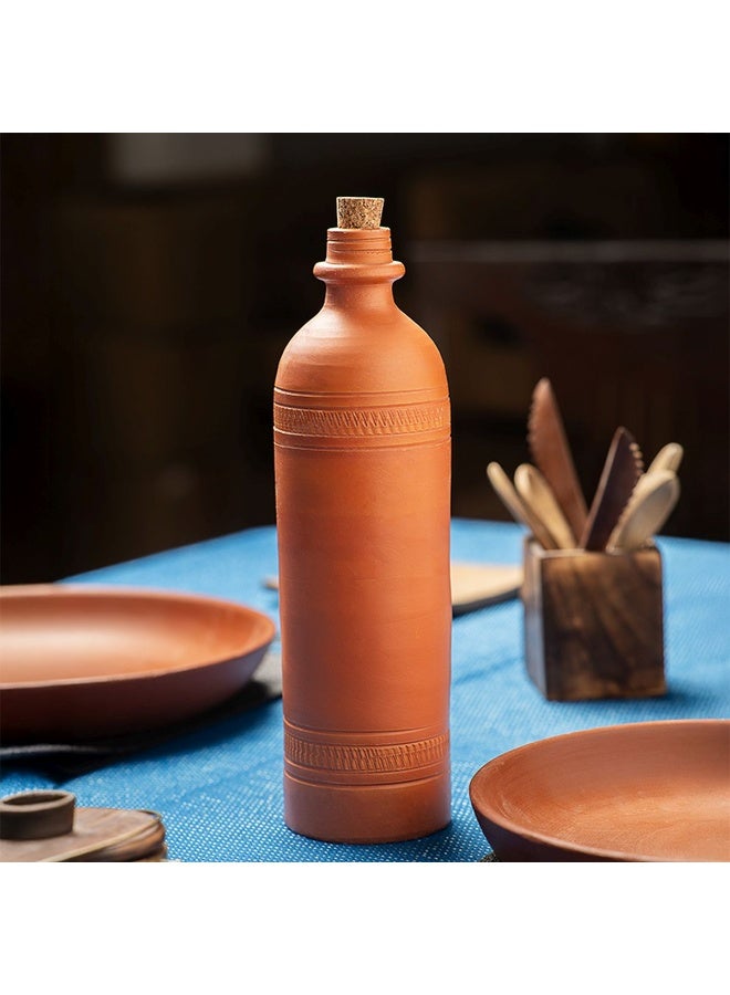 ارك زجاجة ماء رفيعة من التيراكوتا بسعة 1 لتر مصنوعة يدويًا من ARK مع سدادة فلّين | زجاجة طينية فخارية طبيعية لمياه الشرب | زجاجة تبريد تقليدية | أدوات شرب قابلة لإعادة الاستخدام وصديقة للبيئة - Image 4